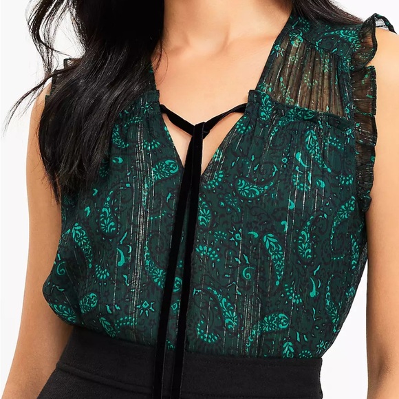 NEW LOFT Shimmer Paisley Green Flowy Sleeveless Top Blouse XXS XS Petite - Picture 2 of 4